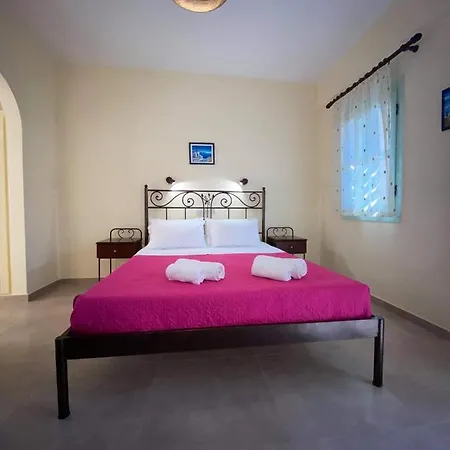 Villa Irini Studios Aparthotel Kamári