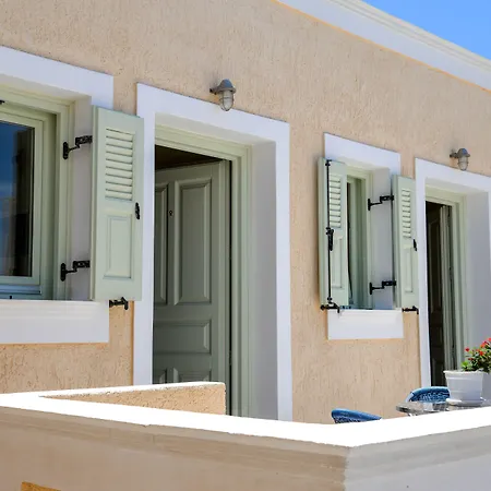 Villa Irini Studios Aparthotel Kamári