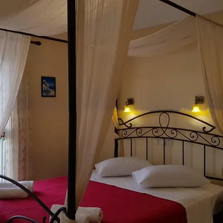 Villa Irini Studios Aparthotel 2*