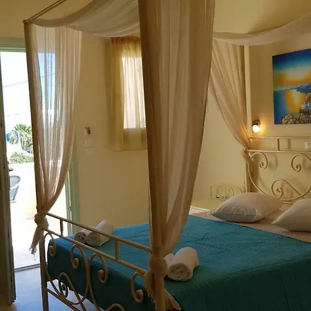 Villa Irini Studios Aparthotel Kamári