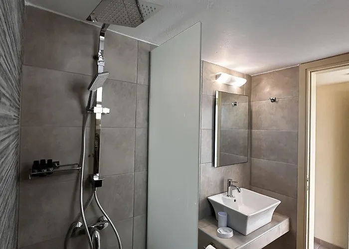 Apart-hotel Irini 2*