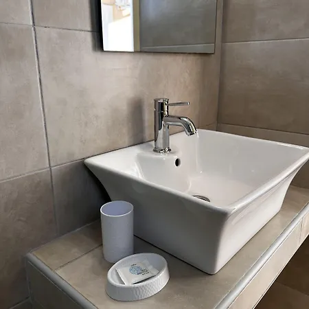 Irini Apart Otel Kamári